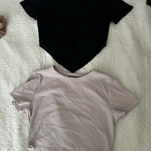 Two V shaped cropped tshirts - Picture 1 of 1